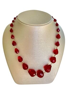 Vintage necklace with faceted glass beads and charming clasp, ruby red color